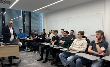 Spotkanie studentów kierunku LiK z pracownikami MTU Aerto Engines Polska (fot. K. Pałkus)