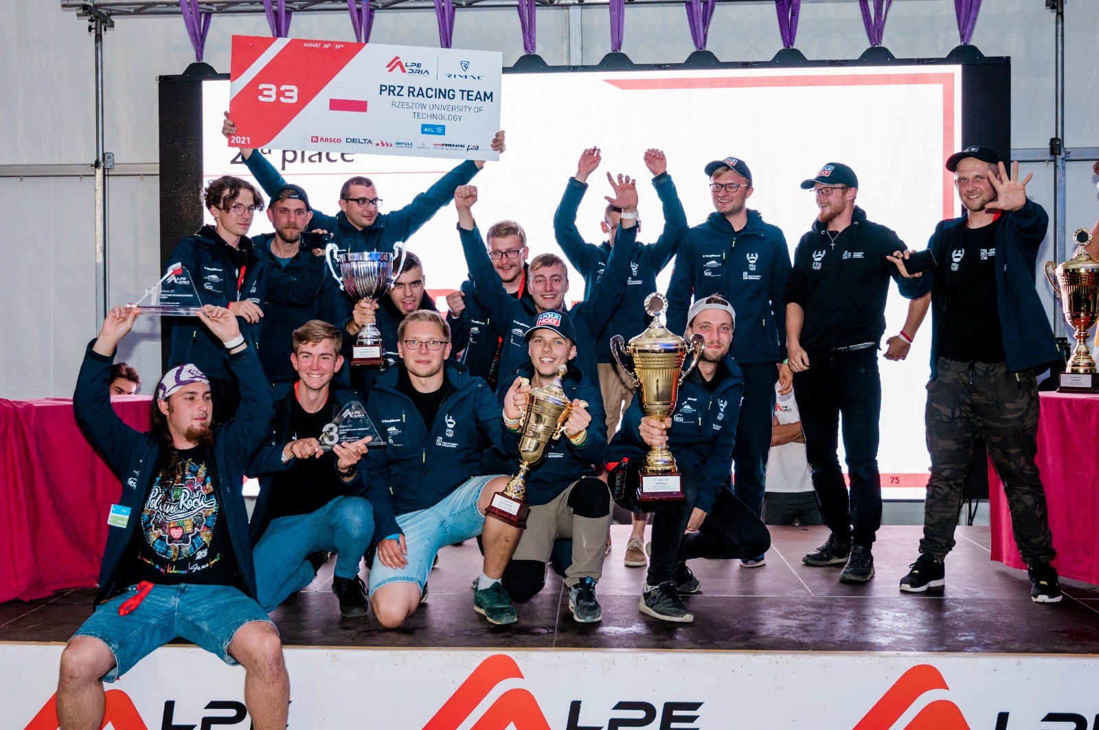 Prz Racing Team odbierający nagrody podczas zawodów Formula Student Alpe Adria 2021 w Chorwacji