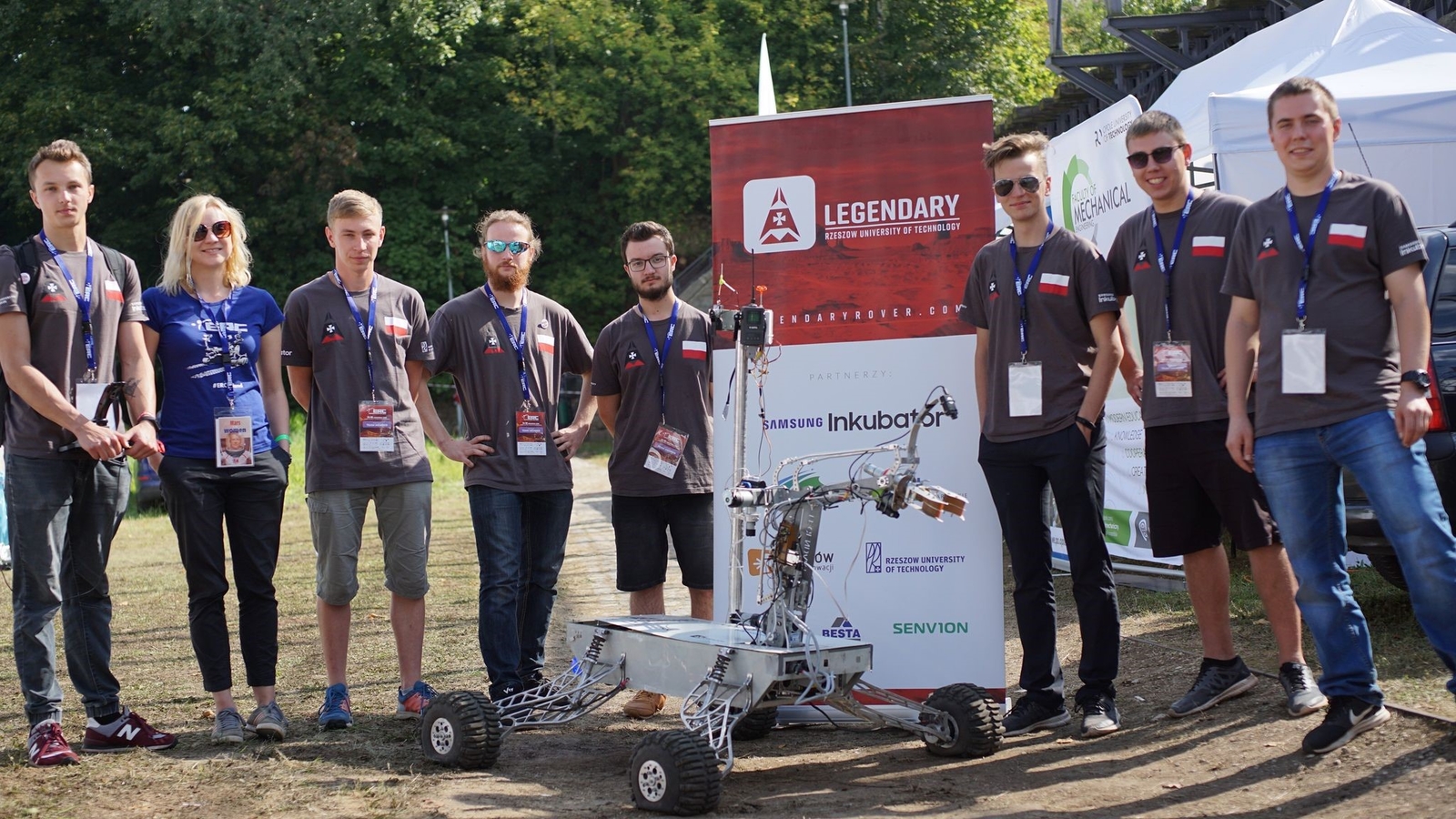 Studenci Legendary Rover Team biorących udział w międzynarodowych zawodach ERC