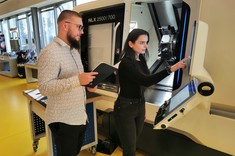 Pani inż. A. Pucyło oraz Pan inż. J. Ciurko (studenci WBMiL)