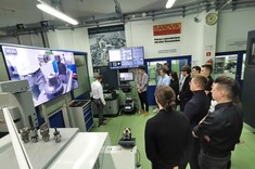 Dr inż. M. Pawłowski - dyrektor Zoller Polska, studenci 2 MM-DU WBMiL