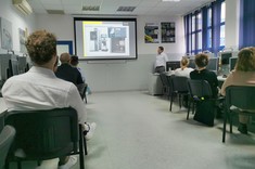 Dr inż. M. Pawłowski - dyrektor Zoller Polska, studenci 2 MM-DU WBMiL