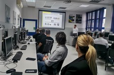 Dr inż. M. Pawłowski - dyrektor Zoller Polska, studenci 2 MM-DU WBMiL