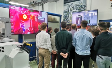 Dr inż. M. Pawłowski - dyrektor Zoller Polska, studenci 2 MM-DU WBMiL