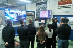 Dr inż. M. Pawłowski - dyrektor Zoller Polska, studenci 2 MM-DU WBMiL