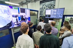 Dr inż. M. Pawłowski - dyrektor Zoller Polska, studenci 2 MM-DU WBMiL