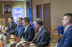  Od lewej: P. Guzik, S. Kozioł, J. Gaj, prof. A. Kawalec, prof. PRz W. Habrat