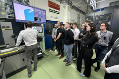 Dr inż. M. Pawłowski - dyrektor Zoller Polska, studenci 2 MM-DU WBMiL