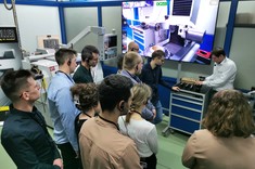 Dr inż. M. Pawłowski - dyrektor Zoller Polska, studenci 2 MM-DU WBMiL