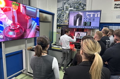 Dr inż. M. Pawłowski - dyrektor Zoller Polska, studenci 2 MM-DU WBMiL