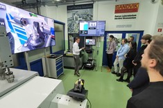 Dr inż. M. Pawłowski - dyrektor Zoller Polska, studenci 2 MM-DU WBMiL