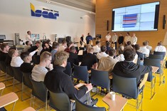 Studenci PRz na warsztatach edukacyjnych w firmie ISCAR Poland