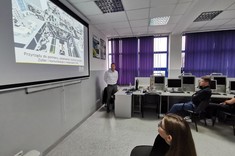 Dr inż. M. Pawłowski - dyrektor Zoller Polska, studenci 2 MM-DU WBMiL