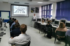 Dr inż. M. Pawłowski - dyrektor Zoller Polska, studenci 2 MM-DU WBMiL