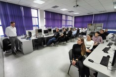 Dr inż. M. Pawłowski - dyrektor Zoller Polska, studenci 2 MM-DU WBMiL