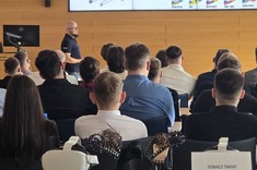 Studenci PRz na warsztatach edukacyjnych w firmie ISCAR Poland