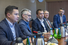 Od lewej: P. Guzik, S. Kozioł, J. Gaj, prof. A. Kawalec, prof. PRz W. Habrat