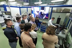 Dr inż. M. Pawłowski - dyrektor Zoller Polska, studenci 2 MM-DU WBMiL