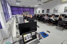 Dr inż. M. Pawłowski - dyrektor Zoller Polska, studenci 2 MM-DU WBMiL