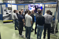 Dr inż. M. Pawłowski - dyrektor Zoller Polska, studenci 2 MM-DU WBMiL